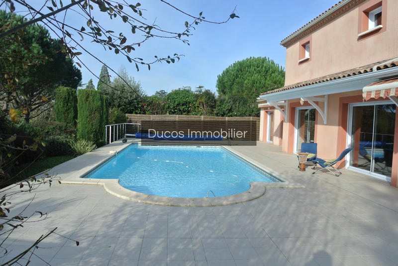 Maison - 240 m² - 6 pièces