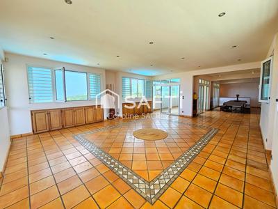 Villa - 319 m² - 8 pièces