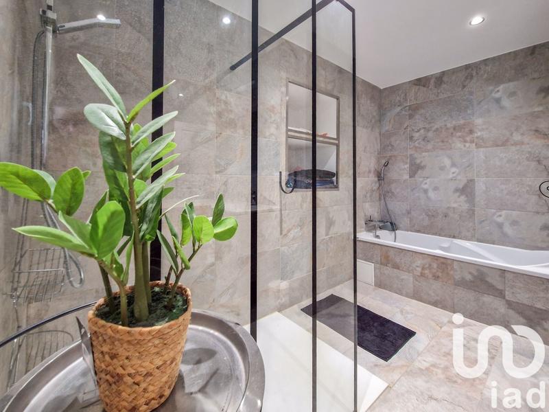 Maison - 220 m² - 9 pièces