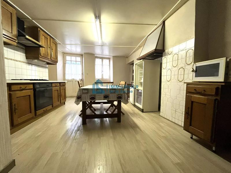 Maison - 212 m² - 11 pièces