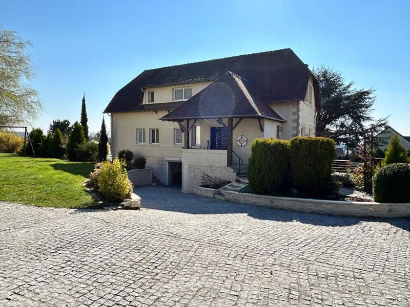 Maison - 180 m² - 7 pièces