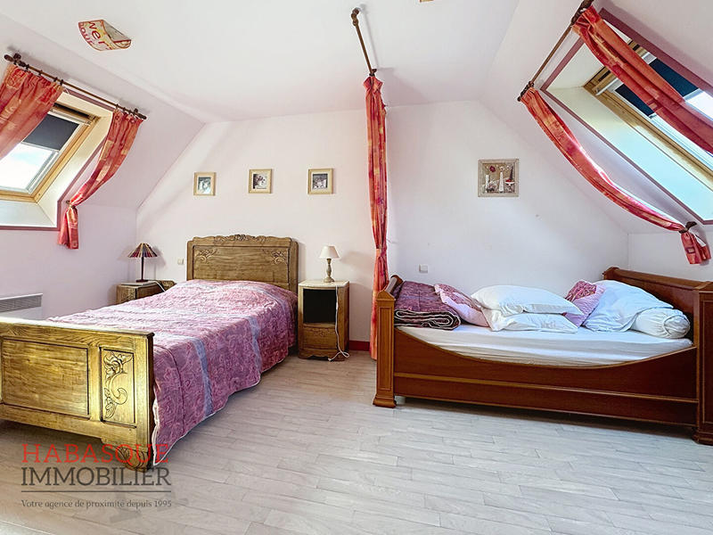 Maison - 253 m² - 12 pièces