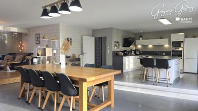Maison - 196 m² - 7 pièces