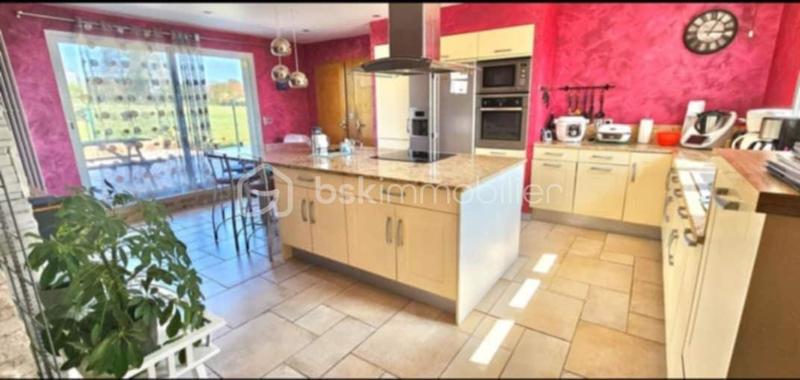 Maison - 209 m² - 7 pièces