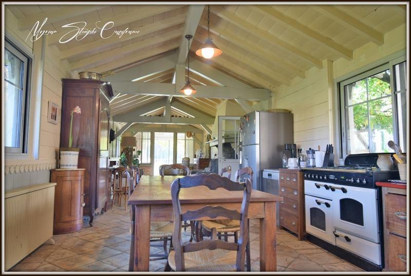 Maison de maîtres - 360 m² - 10 pièces