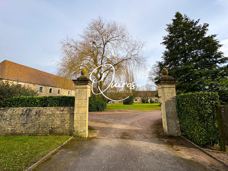 Maison - 287 m² - 10 pièces