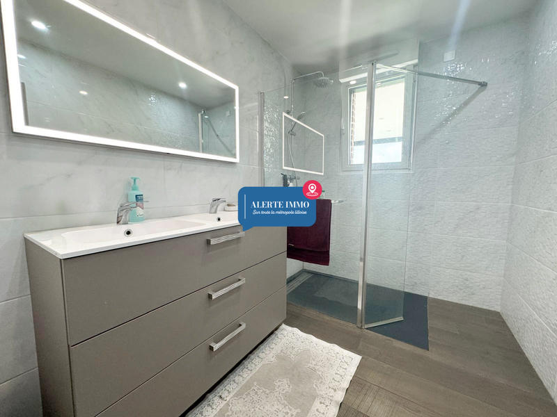 Maison - 180 m² - 5 pièces