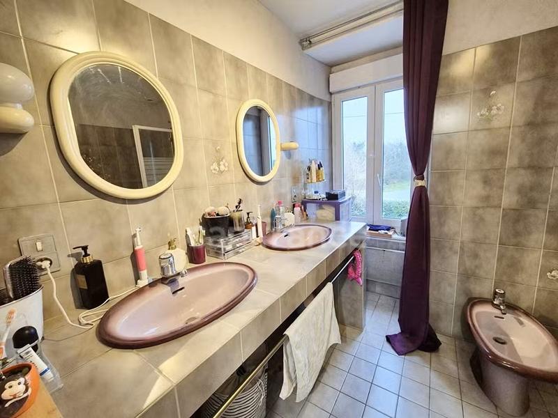 Propriété - 193 m² - 8 pièces