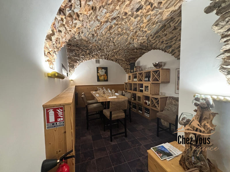 Local commercial - 99 m² - 4 pièces