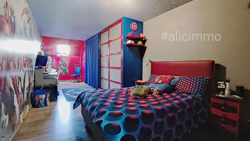 Maison - 300 m² - 6 pièces