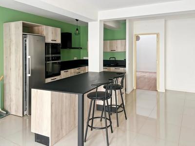 Appartement - 100 m² - 4 pièces