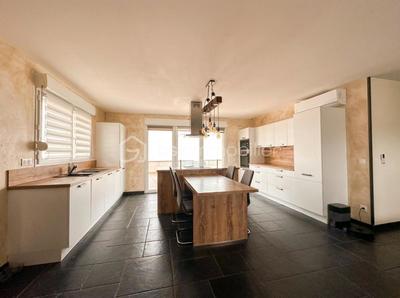 Maison - 96 m² - 4 pièces