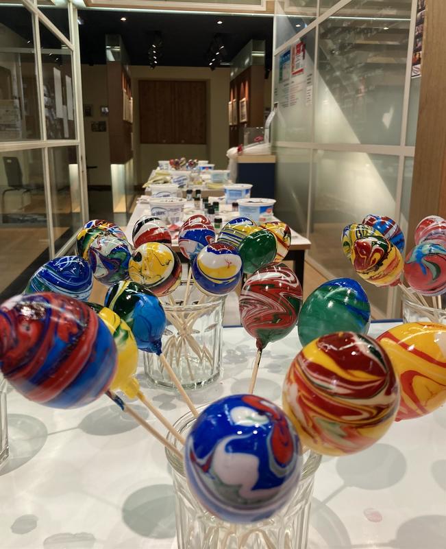 Atelier Enfant : Œufs de Pâques aux tourbillons de couleurs (à partir de 8 ans)