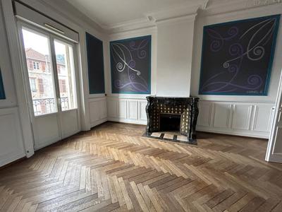 Appartement - 177 m² - 6 pièces