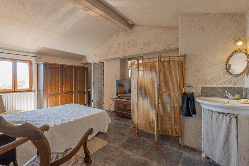 Maison - 343 m² - 12 pièces