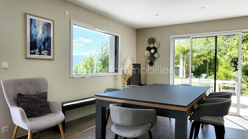 Maison - 202 m² - 7 pièces