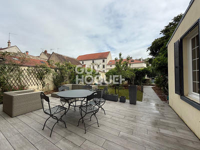 Maison - 200 m² - 7 pièces