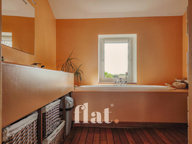 Propriété - 351 m² - 6 pièces