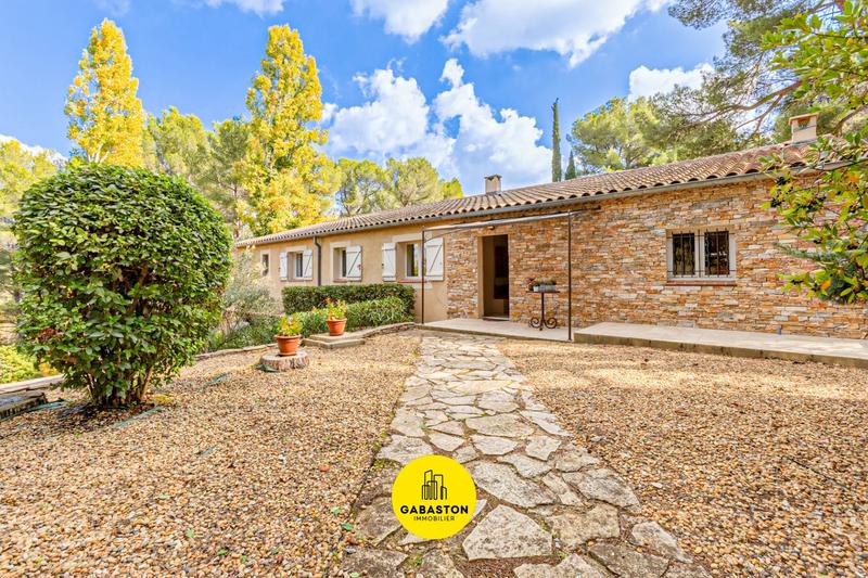 Propriété - 252 m² - 7 pièces