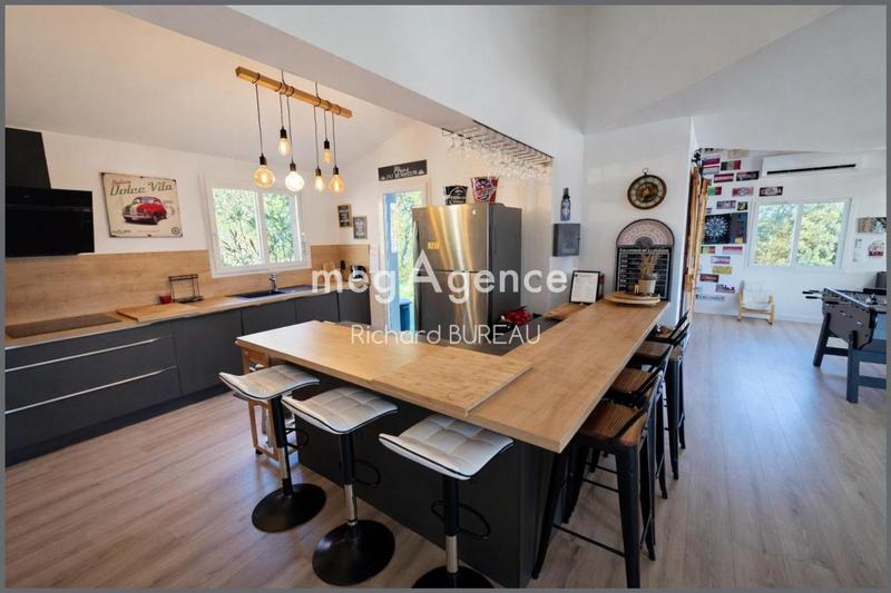 Maison - 378 m² - 13 pièces