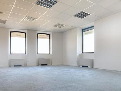 Local d'activité / Entrepôt - 348 m² - 14 pièces