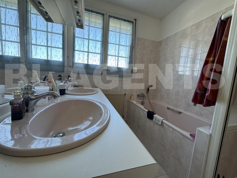 Maison traditionnelle - 110 m² - 6 pièces