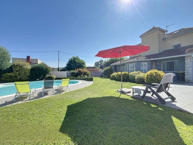 Maison - 250 m² - 7 pièces