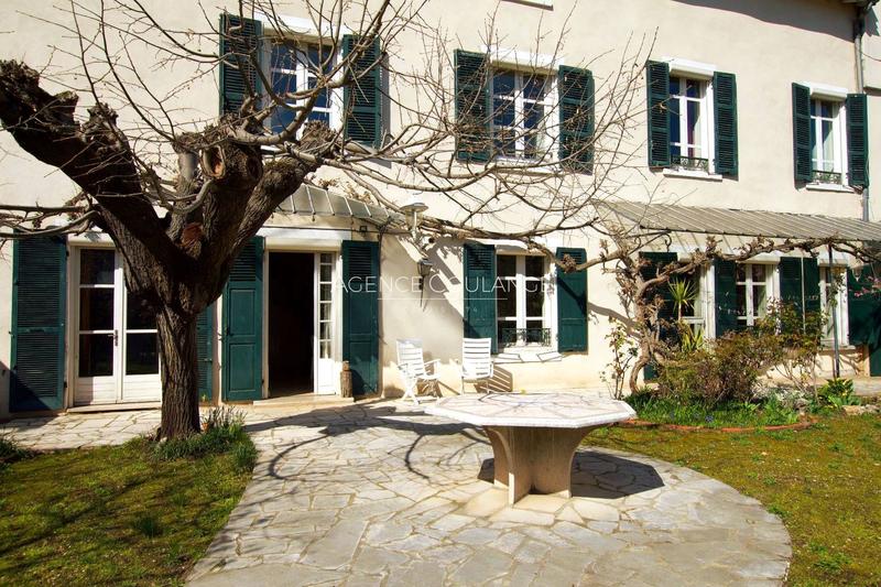 Maison - 244 m² - 8 pièces