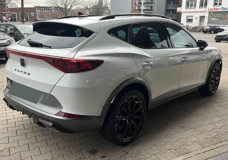 Cupra Formentor Vz 245 Hybride Rechargeable / Toit Ouvrant Attache Remorque Camera de Recul Coffre Elec Volant Super Sport Jantes 19