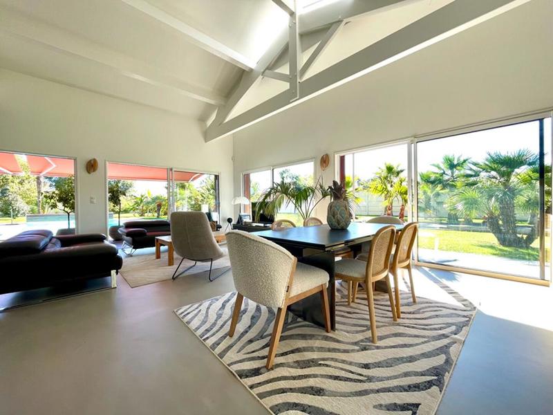 Maison - 252 m² - 5 pièces