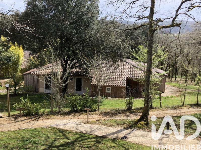 Maison - 1 000 m² - 30 pièces