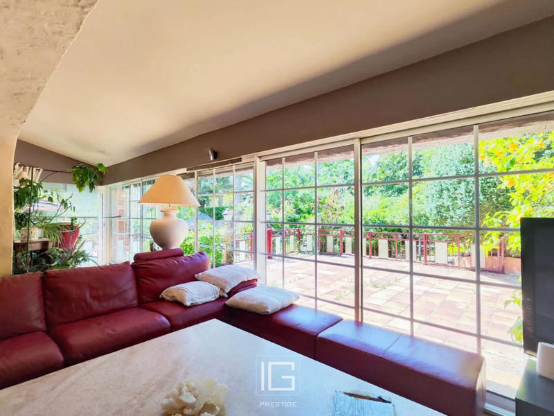 Propriété - 350 m² - 6 pièces