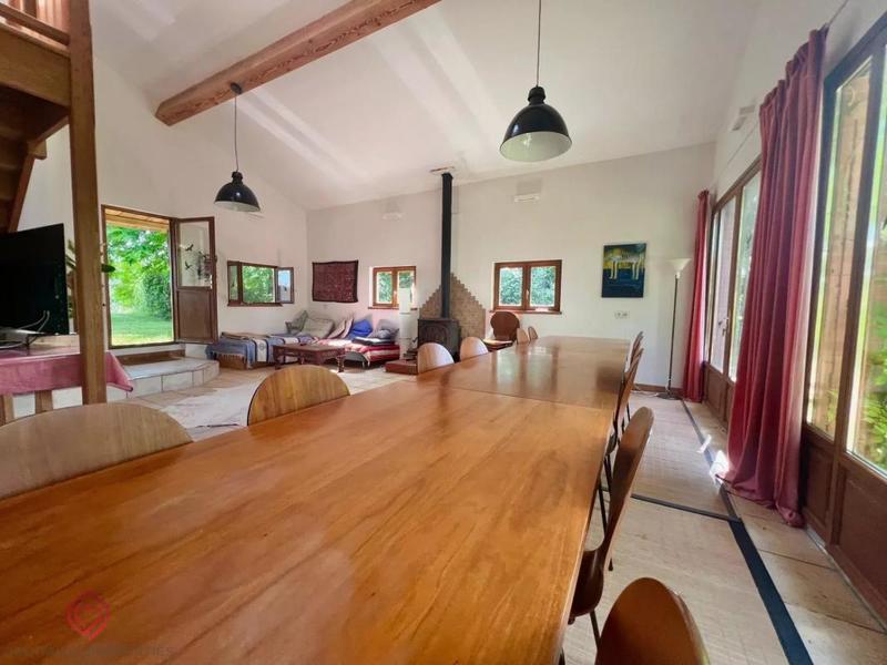 Propriété - 403 m² - 17 pièces