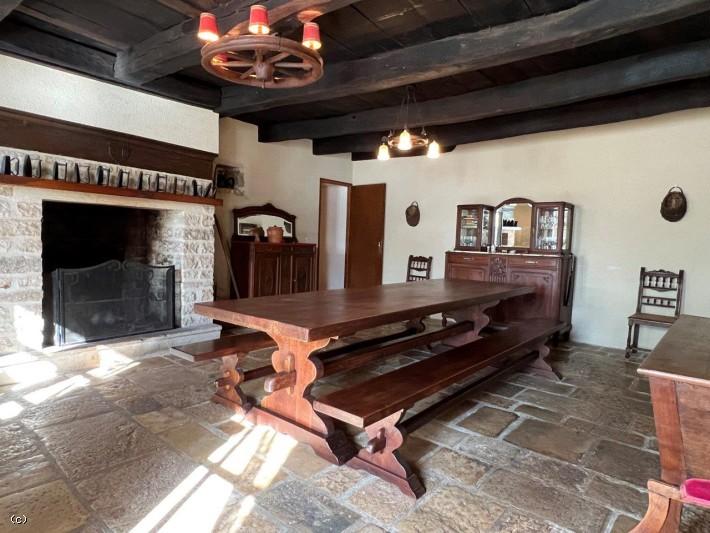 Maison en pierre - 177 m² - 6 pièces