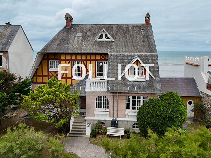 Maison - 235 m² - 10 pièces