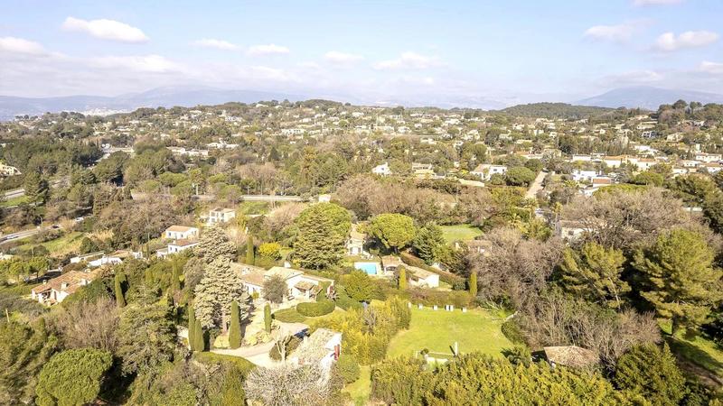 Maison - 252 m² - 7 pièces