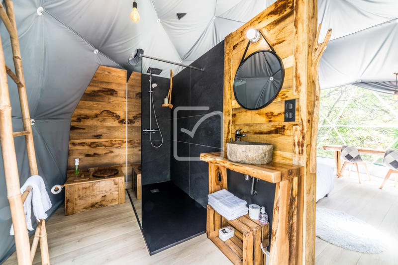 Local commercial - 250 m² - 1 pièce