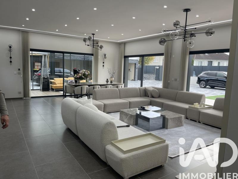 Maison - 255 m² - 6 pièces