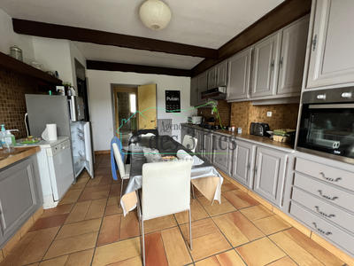 Maison - 280 m² - 9 pièces