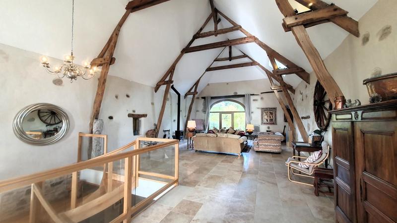 Propriété - 442 m² - 12 pièces