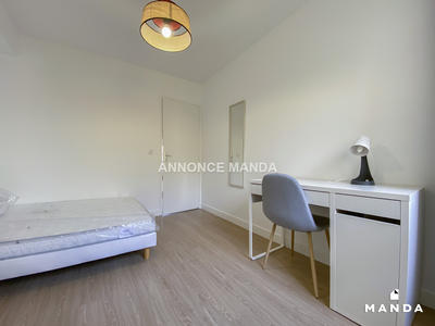 Chambre - 10 m² - 6 pièces