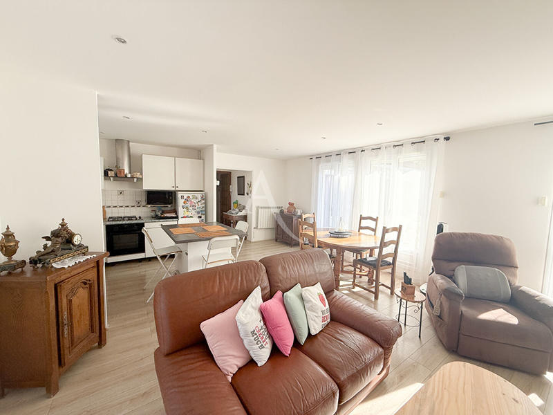 Maison - 97 m² - 5 pièces