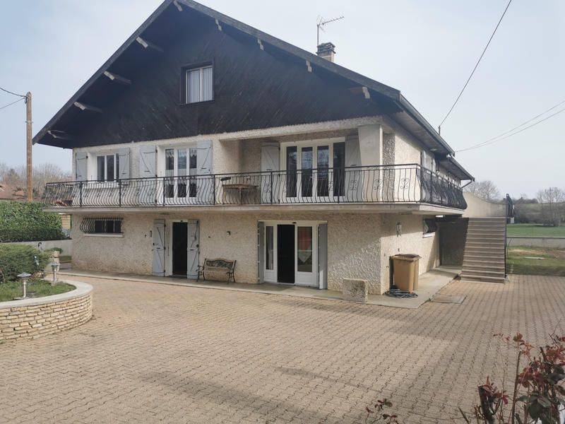 Maison - 225 m² - 9 pièces