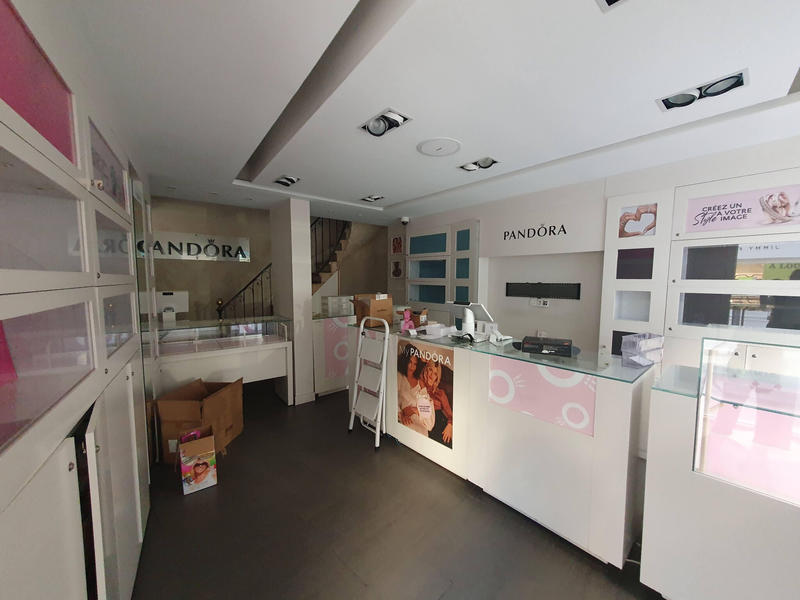 Local commercial - 124 m² - 4 pièces