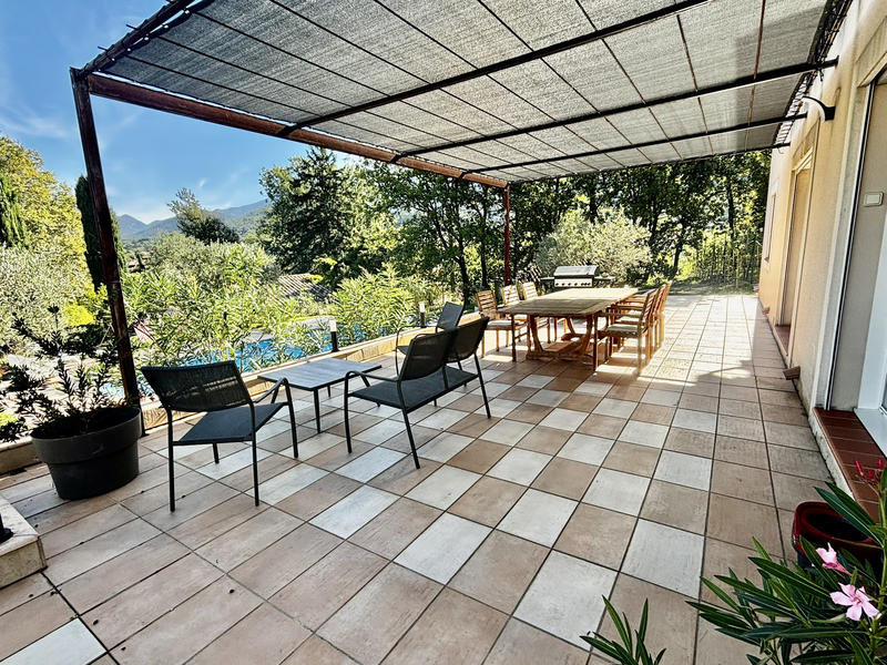 Villa - 469 m² - 10 pièces