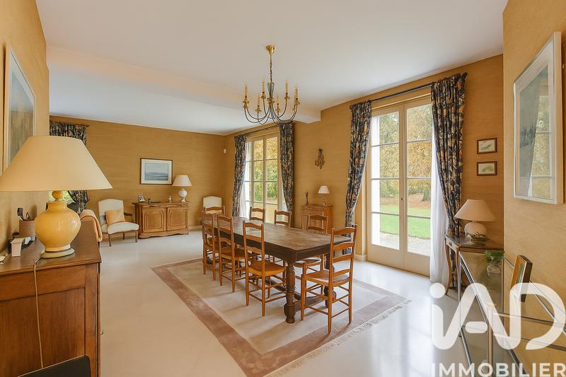 Maison - 468 m² - 12 pièces