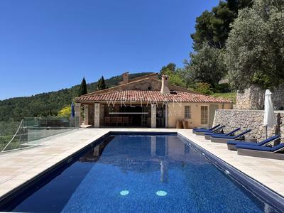 Mas - 251 m² - 8 pièces