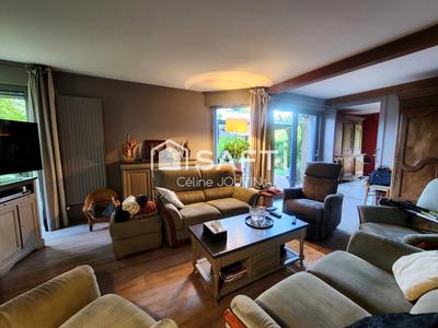 Maison - 220 m² - 8 pièces