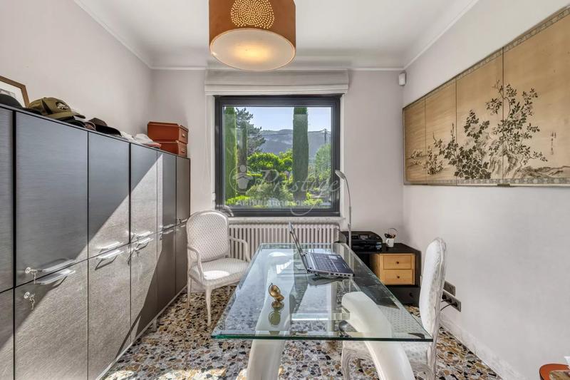 Maison - 452 m² - 12 pièces