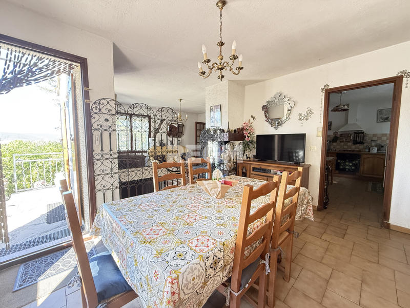 Maison - 93 m² - 4 pièces